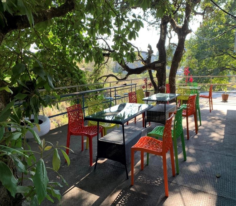 Farmhouse grounds at Majheri Manzil Resort