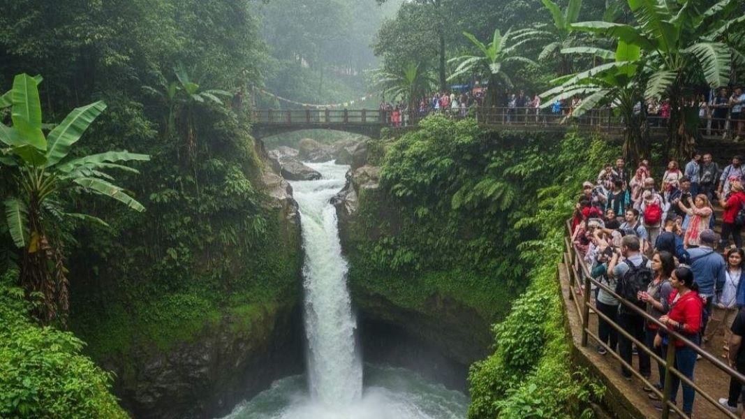 Davis Falls (Patale Chhango)